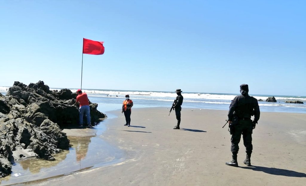 que-significan-las-banderas-rojas-que-las-autoridades-colocan-en-las-playas